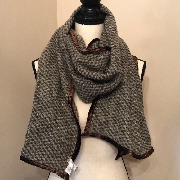 NWT, Nordstrom soft and warm scarf/wrap. - Picture 4 of 8